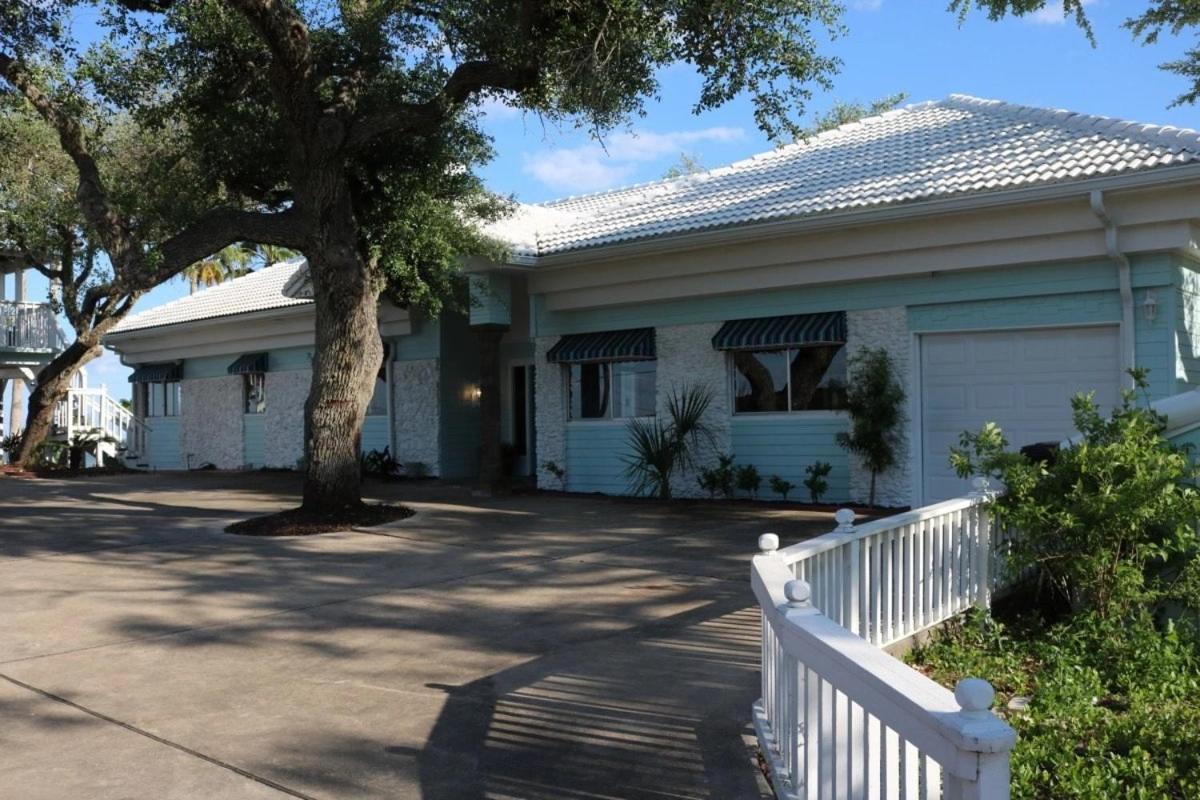 D&R Pelican Bay Resort ロックポート エクステリア 写真